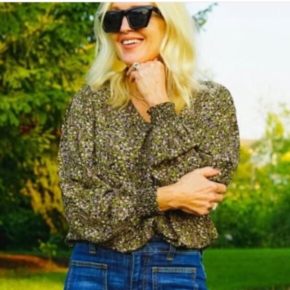 CAbi Green Floral Long Sleeve Shirred Cuff V Neck Chorus Blouse 4161 Size L - Picture 1 of 14